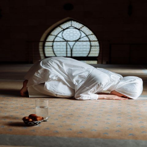Catholics Start Praying Like Muslims. Say: It Helps Our Backs